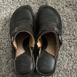 b.o.c. Women’s Black Leather Slippers